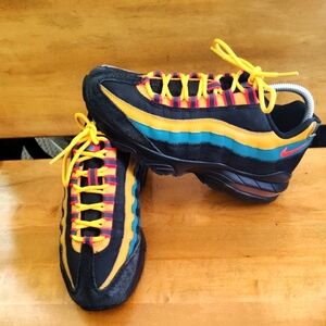 Nike Air Max 95 SE GS Black Bright Spruce CU1095-001 Size 8 (6.5y)